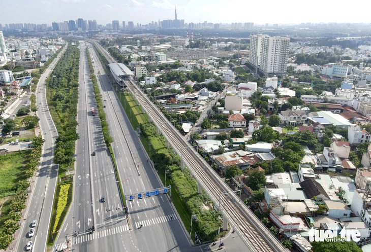 TP.HCM đang rà soát các khu đất quanh các nhà ga metro số 1 để làm mô hình TOD - Ảnh: CHÂU TUẤN