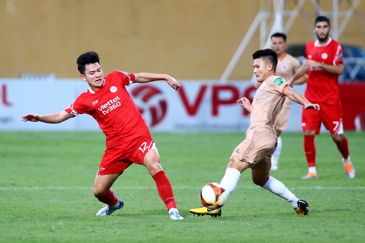 Quang Hải (phải) cùng CLB CAHN đang sẵn sàng để đăng quang V-League 2023 - Ảnh: HOÀNG TÙNG