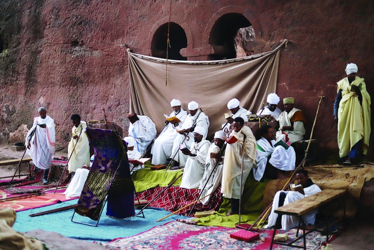 Buổi cầu nguyện mỗi sáng ở Lalibela. Ảnh: TOMMASO GIOIA