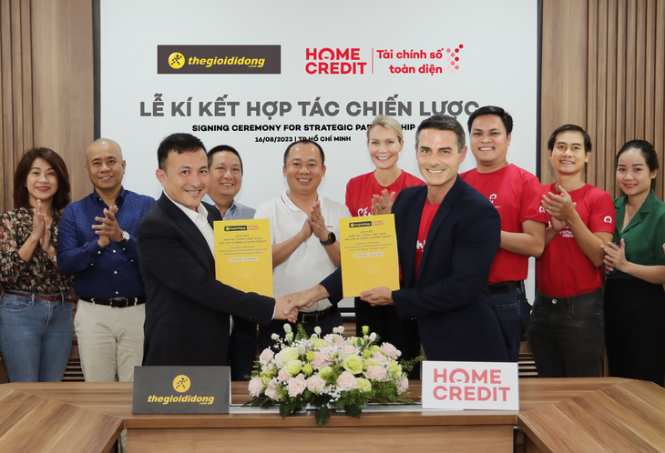 Home Credit và Thế Giới Di Động ký kết hợp tác chiến lược - Ảnh: H.C