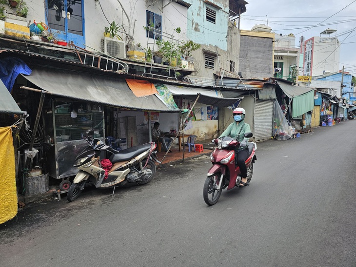 Hiện trường xảy ra vụ việc đâm chết người sau khi bị đập ly bia vào mặt - Ảnh: ĐAN THUẦN