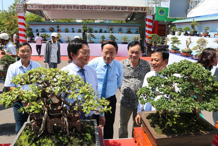 Lãnh đạo tỉnh Bình Định tham quan khu trưng bày sinh vật cảnh - Ảnh: Cổng thông tin điện tử tỉnh Bình Định