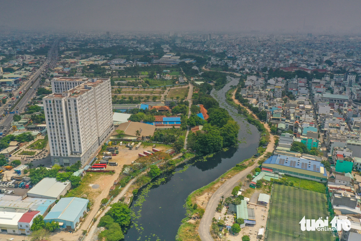 Kênh Tham Lương - Bến Cát - rạch Nước Lên đoạn qua quận Gò Vấp, TP.HCM - Ảnh: QUANG ĐỊNH