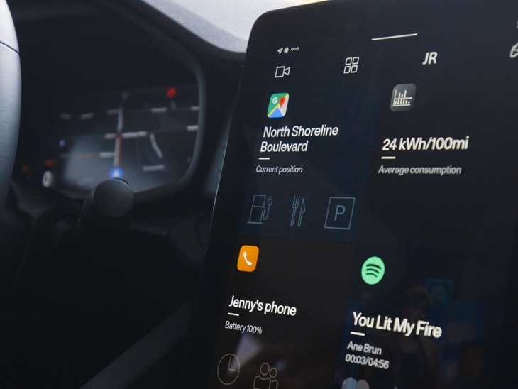 Google Maps trên chiếc Polestar 2. Google Maps đã có thay đổi quan trọng với người dùng xe điện - Ảnh: The Verge