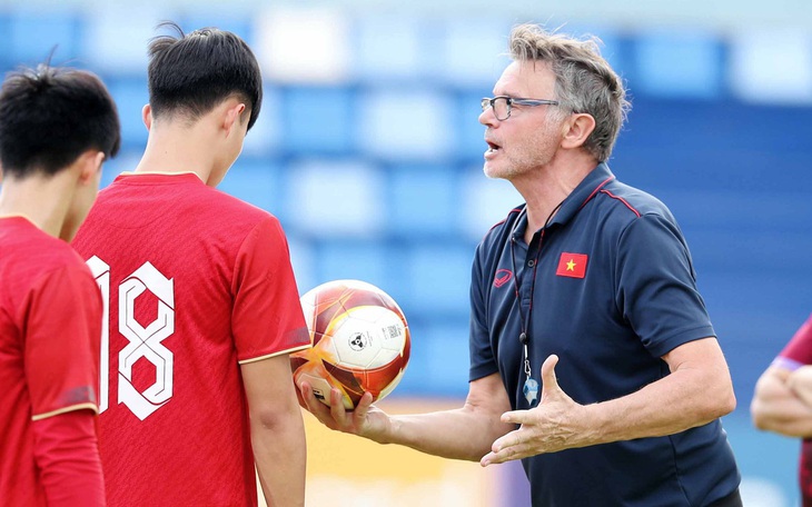 HLV Philippe Troussier cho gọi nhiều cầu thủ mới lên U23 Việt Nam