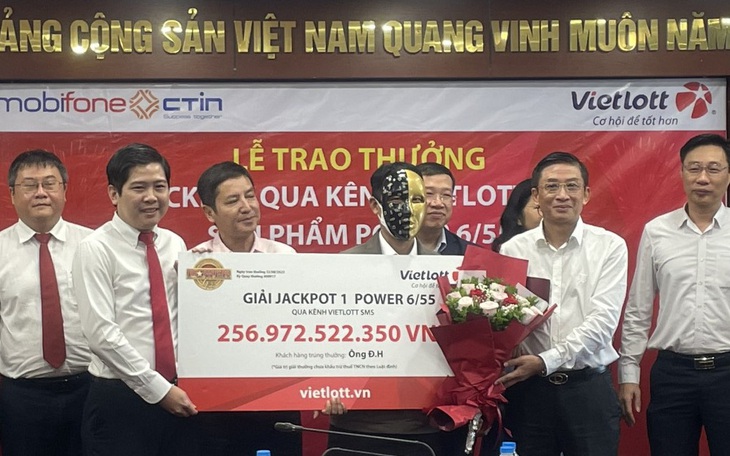 Mua vé Vietlott qua tin nhắn điện thoại, 1 khách hàng trúng hơn 228 tỉ đồng - Ảnh 2.