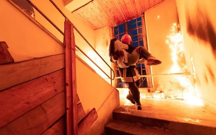 Cháy lớn tại công trình trang trí chiếu sáng nghệ thuật nơi công cộng  - Ảnh 4.