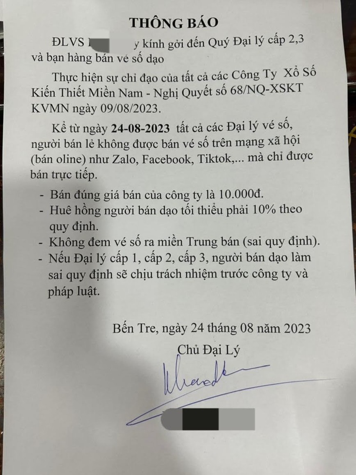 Thông báo của một đại lý vé số yêu cầu không được bán vé số online kể từ ngày 24-8 - Ảnh: C.T.