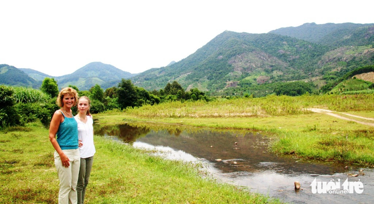 Khách nước ngoài đến với rừng ở huyện Khánh Sơn (tỉnh Khánh Hòa), địa bàn được đề nghị mở rộng diện tích cho thuê môi trường rừng tại nhiều khu vực - Ảnh: PHAN SÔNG NGÂN