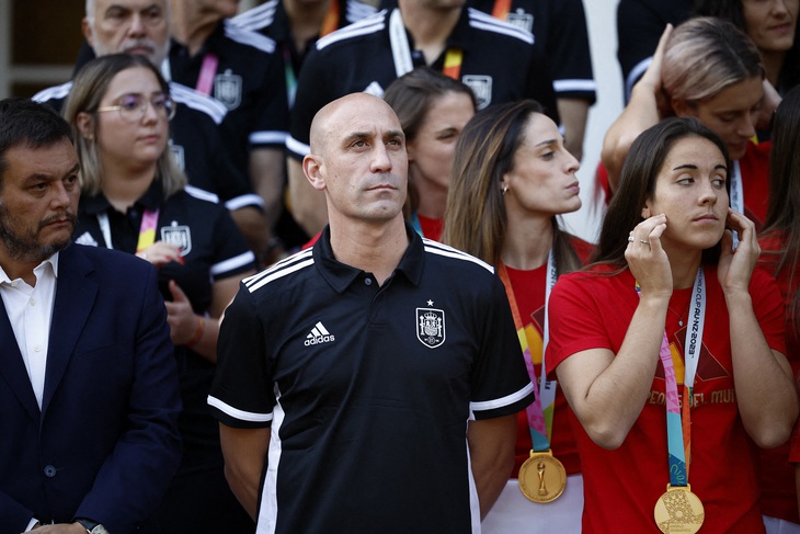 Chủ tịch RFEF Luis Rubiales đã bị cấm tham gia mọi hoạt động bóng đá trong 90 ngày - Ảnh: REUTERS