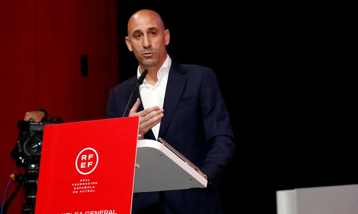 Chủ tịch Liên đoàn Bóng đá Tây Ban Nha (RFEF) Luis Rubiales đang bị Tòa án hình sự điều tra - Ảnh: REUTERS