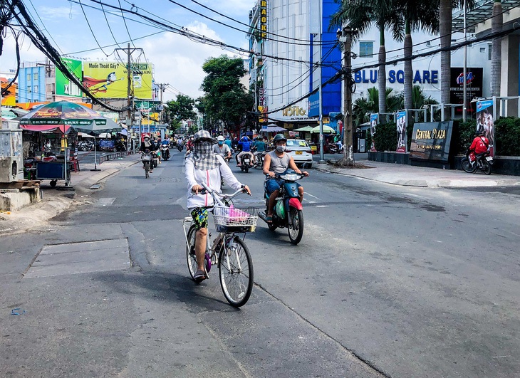 Nếu chỉ đi nội đô thì xe đạp cũng đủ dùng - Ảnh minh họa: CHÂU TUẤN