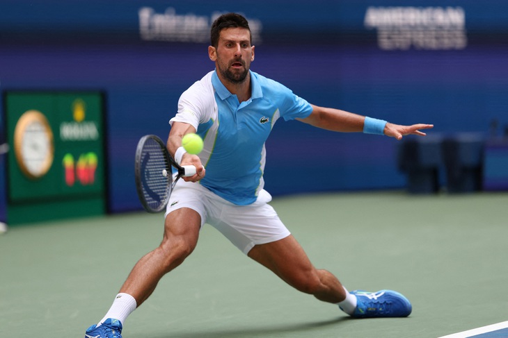 Djokovic thắng dễ ở vòng 2  - Ảnh: REUTERS