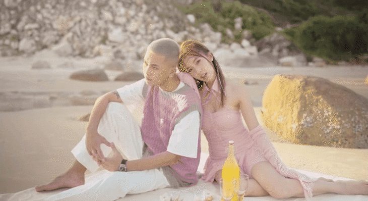 BigDaddy - Emily “ngọt như mía lùi" trong MV Ngõ chạm BigDaddy - Emily “ngọt như mía lùi" trong MV Ngõ chạm.