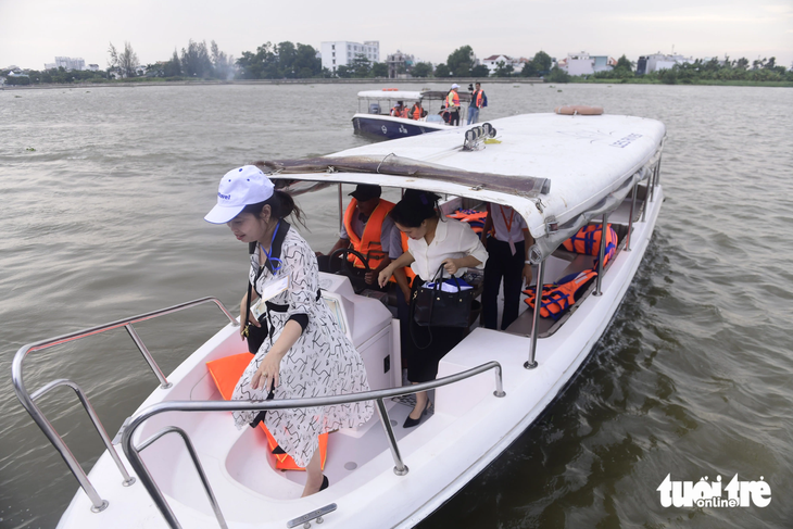 Du khách đến TP.HCM có thể thực hiện các chuyến du lịch bằng đường sông theo các nhóm tuyến: dưới 10km, từ 10-60km và nhóm tuyến liên tỉnh - Ảnh: QUANG ĐỊNH