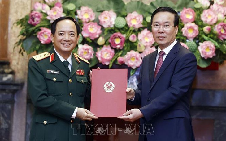 Chủ tịch nước trao quyết định thăng quân hàm thượng tướng cho ông Trịnh Văn Quyết