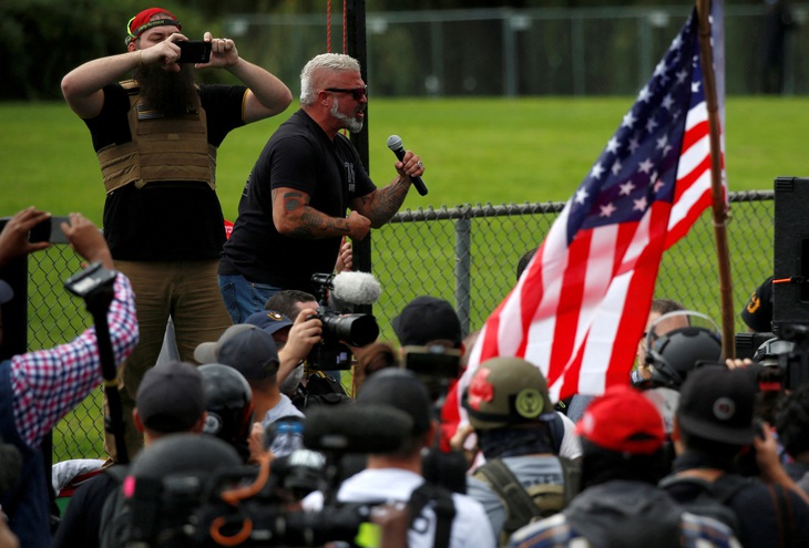 Thủ lĩnh Proud Boys Joseph Biggs ngày 26-9-2020 - Ảnh Reuters