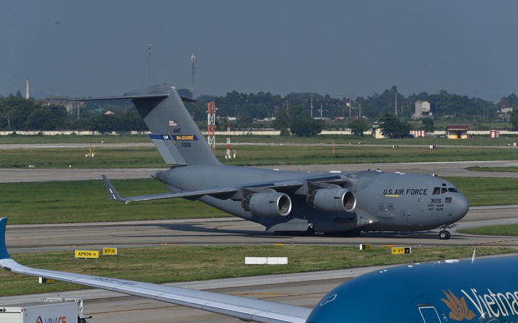 'Ngựa thồ' C-17 chuyên phục vụ tổng thống Mỹ đến Nội Bài