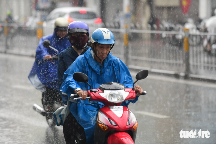 Miền Nam đang có đợt thời tiết mưa kéo dài - Ảnh: QUANG ĐỊNH