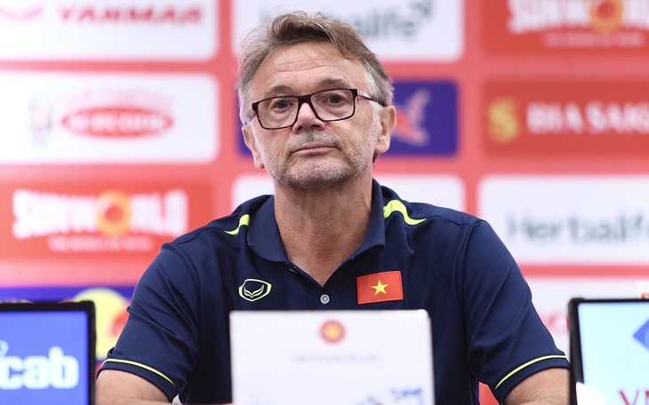 HLV Philippe Troussier: "Mong mọi người dành niềm tin cho tuyển Việt Nam"