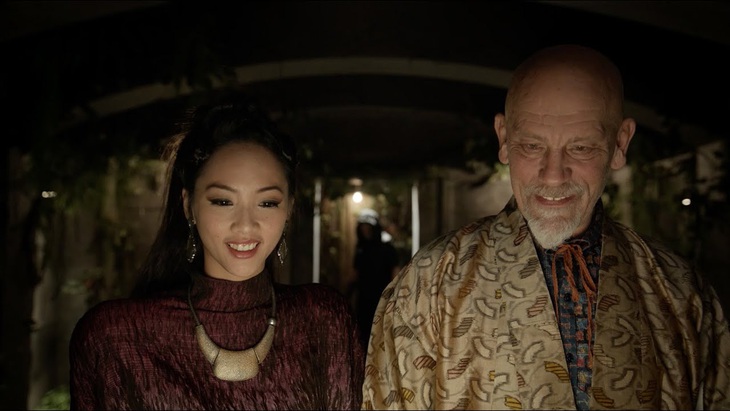 Hai nhân vật chính trong 100 years do John Malkovich và Shuya Chang đảm nhận