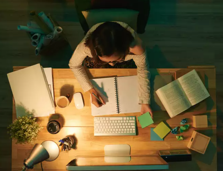 Những sinh viên thức dậy lúc… giữa trưa - Ảnh 3. "Cú đêm" sinh viên - Ảnh: TIMES OF INDIA