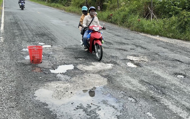 Đường Xuyên Á ven biển phía tây xuống cấp nghiêm trọng