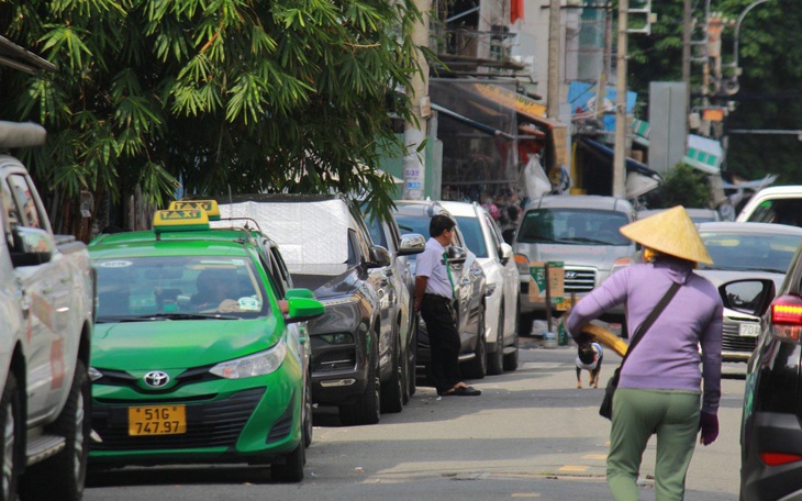 Thu phí vỉa hè, lòng đường cần nghiên cứu kỹ, làm đồng bộ