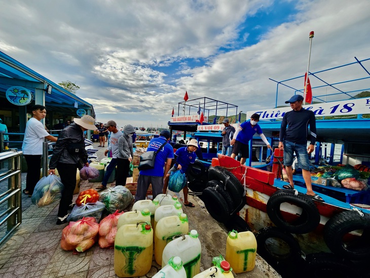 Lượng khách đi tour biển đảo dịp lễ 2-9 không đông như kỳ vọng - Ảnh: MINH CHIẾN