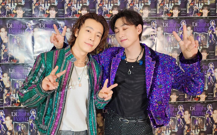 Donghae và Eunhyuk đứng hình khi fan nữ nhờ chọn nghề cho con