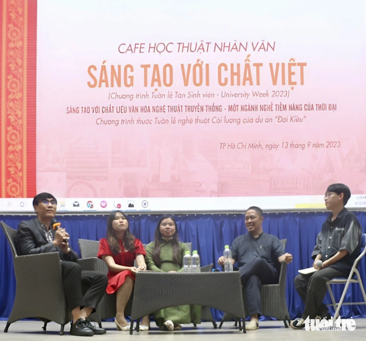 Cà phê Học thuật Nhân văn phối hợp với YUME Art Project và CLB Sân khấu và Điện ảnh đồng tổ chức chương trình hôm 13-9 - Ảnh: THÁI THÁI