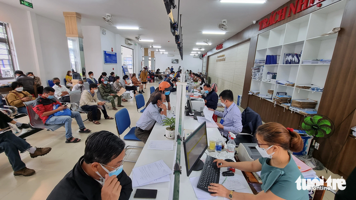 Đà Nẵng sẽ chi tiền cho cán bộ đi học luật - Ảnh 2. Theo tính toán, học phí đào tạo văn bằng 2 ngành luật mất khoảng 75 triệu đồng, như vậy cán bộ công chức ở Đà Nẵng sẽ được hỗ trợ gần 40 triệu đồng - Ảnh: TRƯỜNG TRUNG