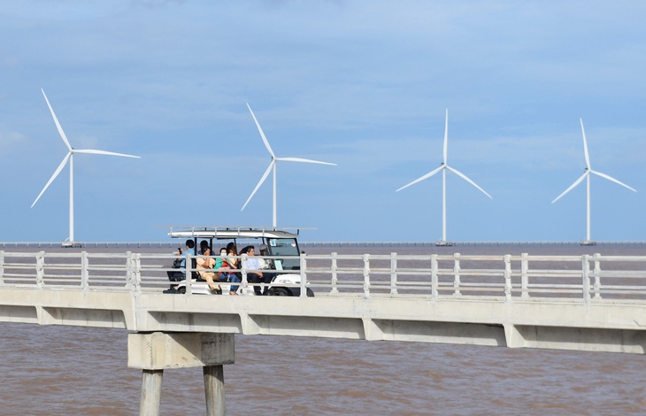 Đầu tư điện gió ngoài khơi để phục vụ nhu cầu xuất khẩu điện đang được nhiều nhà đầu tư quan tâm nhưng vẫn đang chờ chính sách    - Ảnh: QUANG ĐỊNH