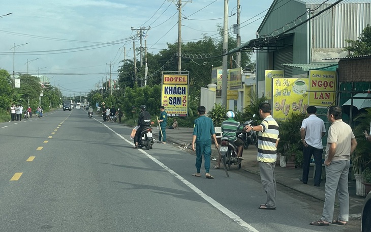 Nam thanh niên nghi ngáo đá đâm trọng thương thiếu tá công an