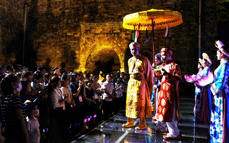 Khám phá tour đêm 'Giải mã Hoàng thành Thăng Long'