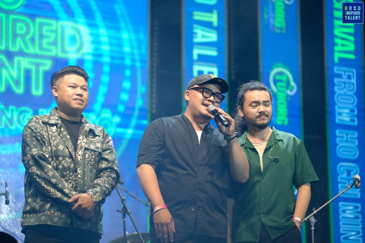 Phần kết hợp nhuần nhuyễn giữa live band (chơi nhạc sống) và thanh âm độc đáo của người hát chính, 2!MUCH đã lan tỏa âm nhạc một cách nguyên bản nhất đến với khán thính giả có mặt tại hiện trường