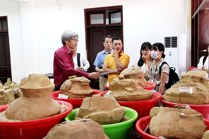 Nhiều hiện vật của văn hóa Sa Huỳnh vẫn đang lưu kho, dù nền văn hóa này phát triển rực rỡ và còn đầy đủ hiện vật lẫn không gian - Ảnh: T.MAI