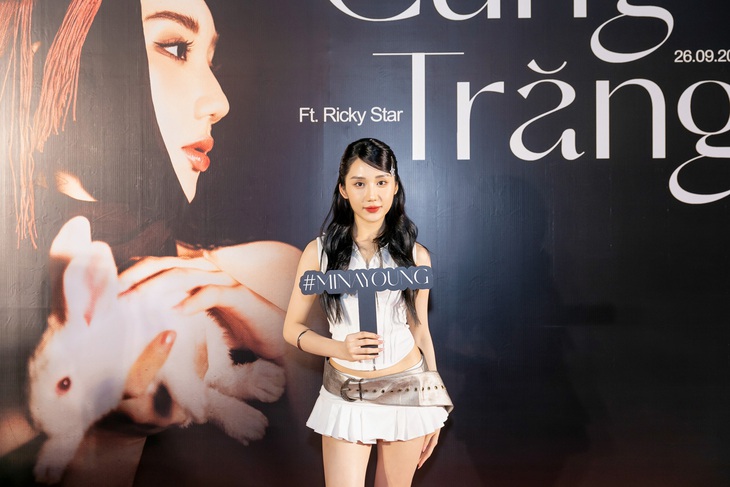 "Hot girl quân nhân" Mina Young debut thành ca sĩ - Ảnh 2. Nhan sắc xinh đẹp, nổi bật cùng lối sống sạch, nói không với scandal đã giúp Mina Young trở thành một trong những cái tên hàng đầu trong làng streamer.