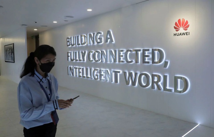 Malaysia từng loại Huawei khỏi đấu thầu mạng 5G vào năm 2021. Công ty được chọn là Ericsson của Thụy Điển - Ảnh: REUTERS