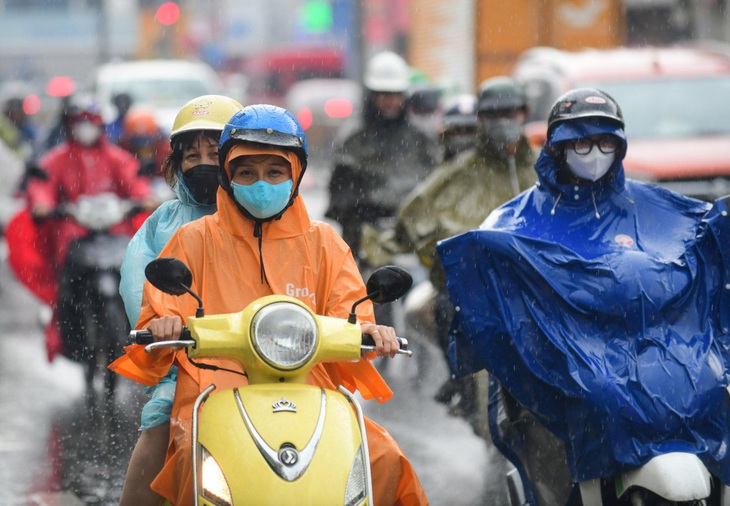 Hôm nay mưa kết hợp triều cường có thể gây ngập các vùng ven sông rạch Nam Bộ - Ảnh: QUANG ĐỊNH