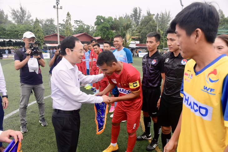 Khai mạc giải bóng đá công nhân toàn quốc, vòng loại khu vực Cần Thơ sáng 30-9 - Ảnh: QUANG ĐỊNH