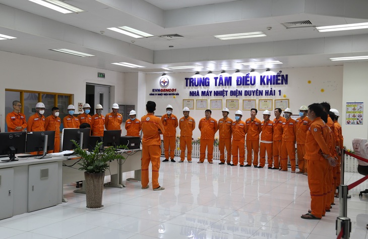 Họp giao ca tại Phân xưởng Vận hành 1 - Công ty Nhiệt điện Duyên Hải