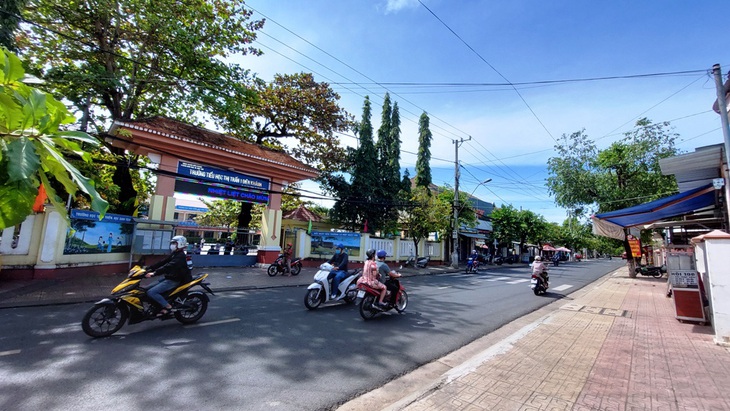 Trường tiểu học thị trấn Diên Khánh bên trong thành cổ Diên Khánh (Khánh Hòa) - Ảnh: PHAN SÔNG NGÂN