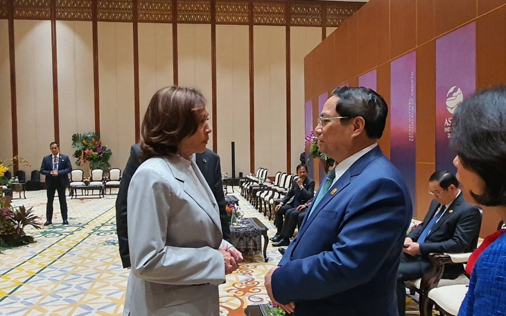 Thủ tướng Phạm Minh Chính hội ngộ Phó tổng thống Mỹ Kamala Harris ở Indonesia