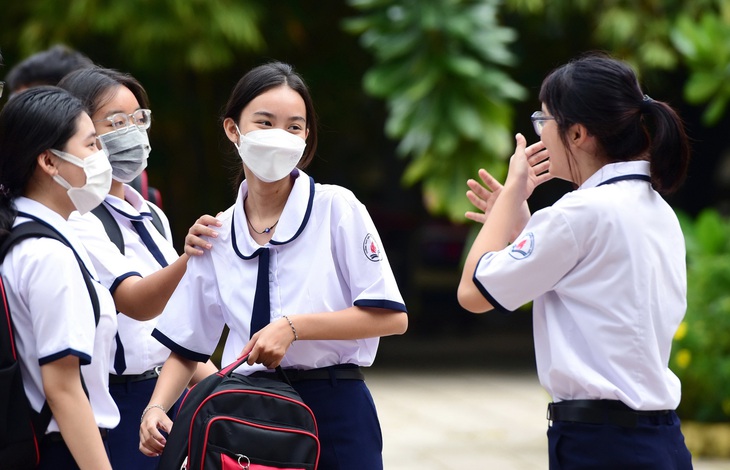 Cha mẹ cần quan tâm con cái nhiều hơn khi các em vào độ tuổi dậy thì - Ảnh minh họa: DUYÊN PHAN