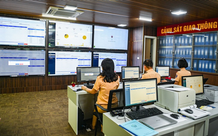 Phiên đấu giá biển số ô tô đầu tiên: Vì sao phải tạm dừng?