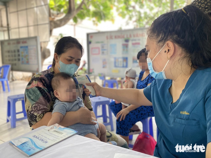 Nhiều nhân viên y tế đang làm việc tại trạm y tế, trung tâm y tế ở TP.HCM đến nay vẫn chưa nhận tiền chế độ phụ cấp ưu đãi nghề trong suốt hai năm 2022 và 2023 theo nghị định 05 của Chính phủ - Ảnh: XUÂN MAI