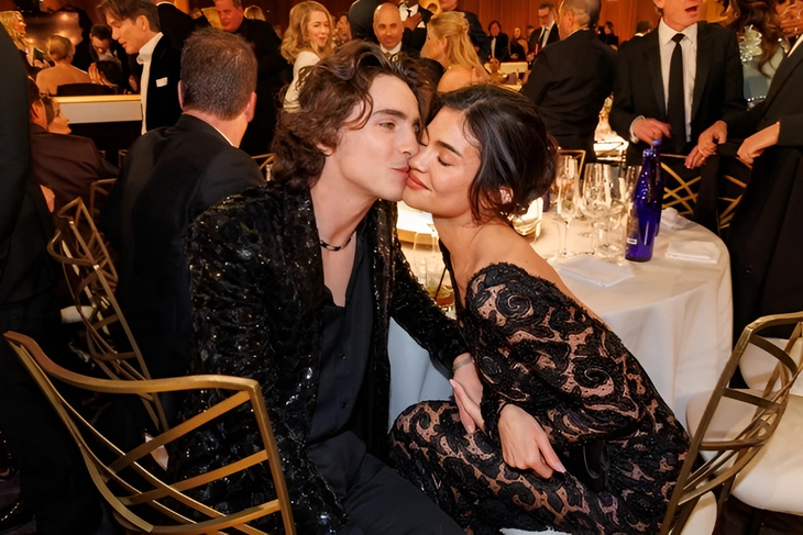 Timothée Chalamet và Kylie Jenner công khai thể hiện tình cảm tại Quả cầu vàng 2024 - Ảnh: GETTY