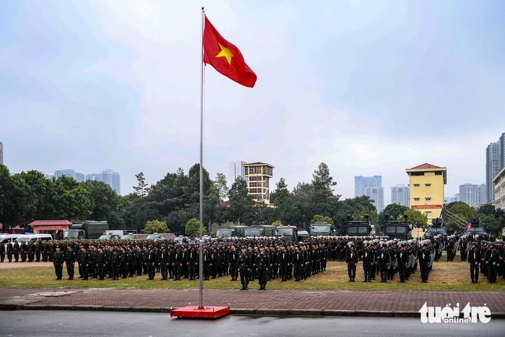 Xem cảnh sát gìn giữ hòa bình của Bộ Công an diễn tập bảo vệ yếu nhân, giải cứu con tin- Ảnh 1.