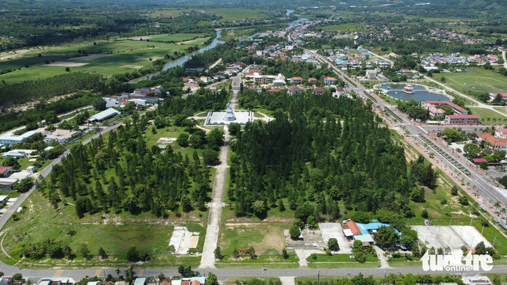 Khu đất UBND huyện Vĩnh Thạnh cho bà Võ Thị Ánh Nhạn thuê nằm bên góc phải thuộc khuôn viên công viên Lâm Viên - Ảnh: LÂM THIÊN